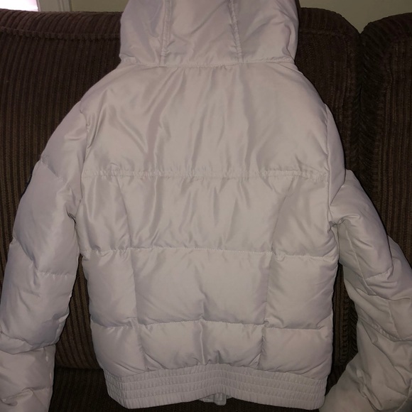 Girls puffy coat light grey in color size medium. - Picture 3 of 4